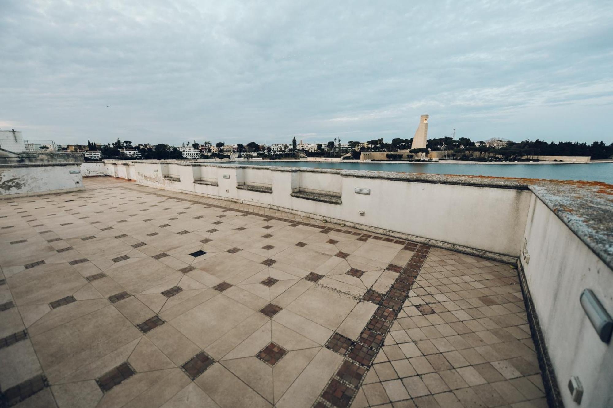 Verso Oriente Bríndisi Exterior foto